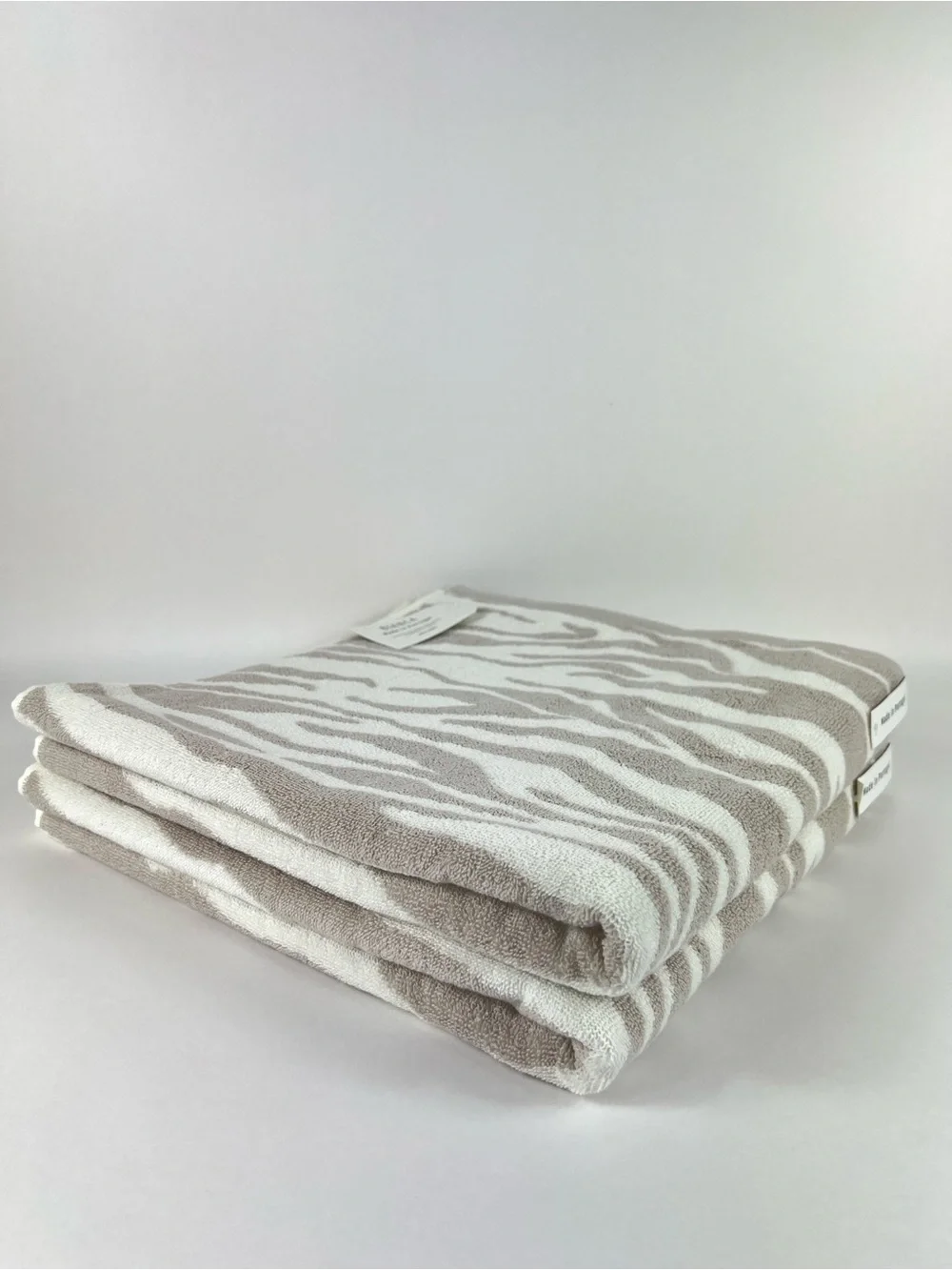 Bianca Bath Towels White Tan Zebra Pattern Soft Cotton Made in Portugal 2 Pc NEW